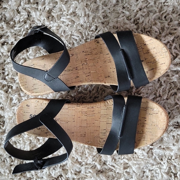 sonoma sandals